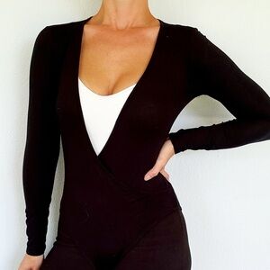 Missguided black surplice deep v-neck long sleeve bodysuit size 8